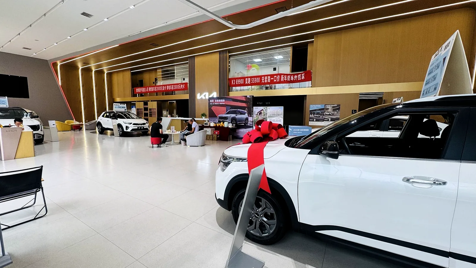 Автомобильный салон партнёров KITAY AUTO в Китае
