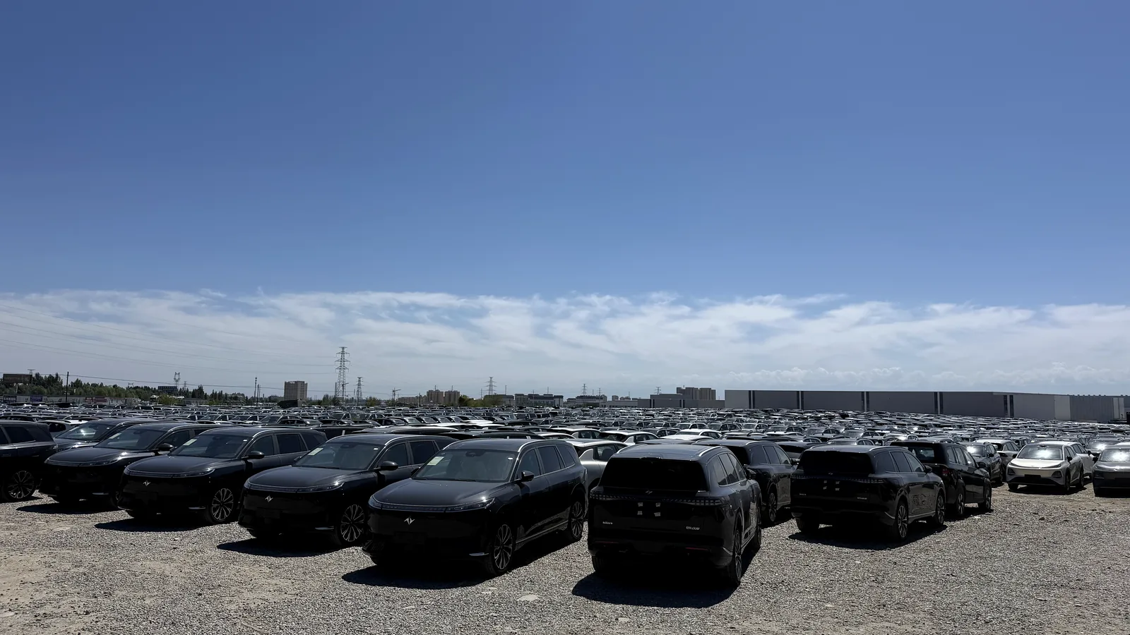 Партия новых автомобилей в Китае